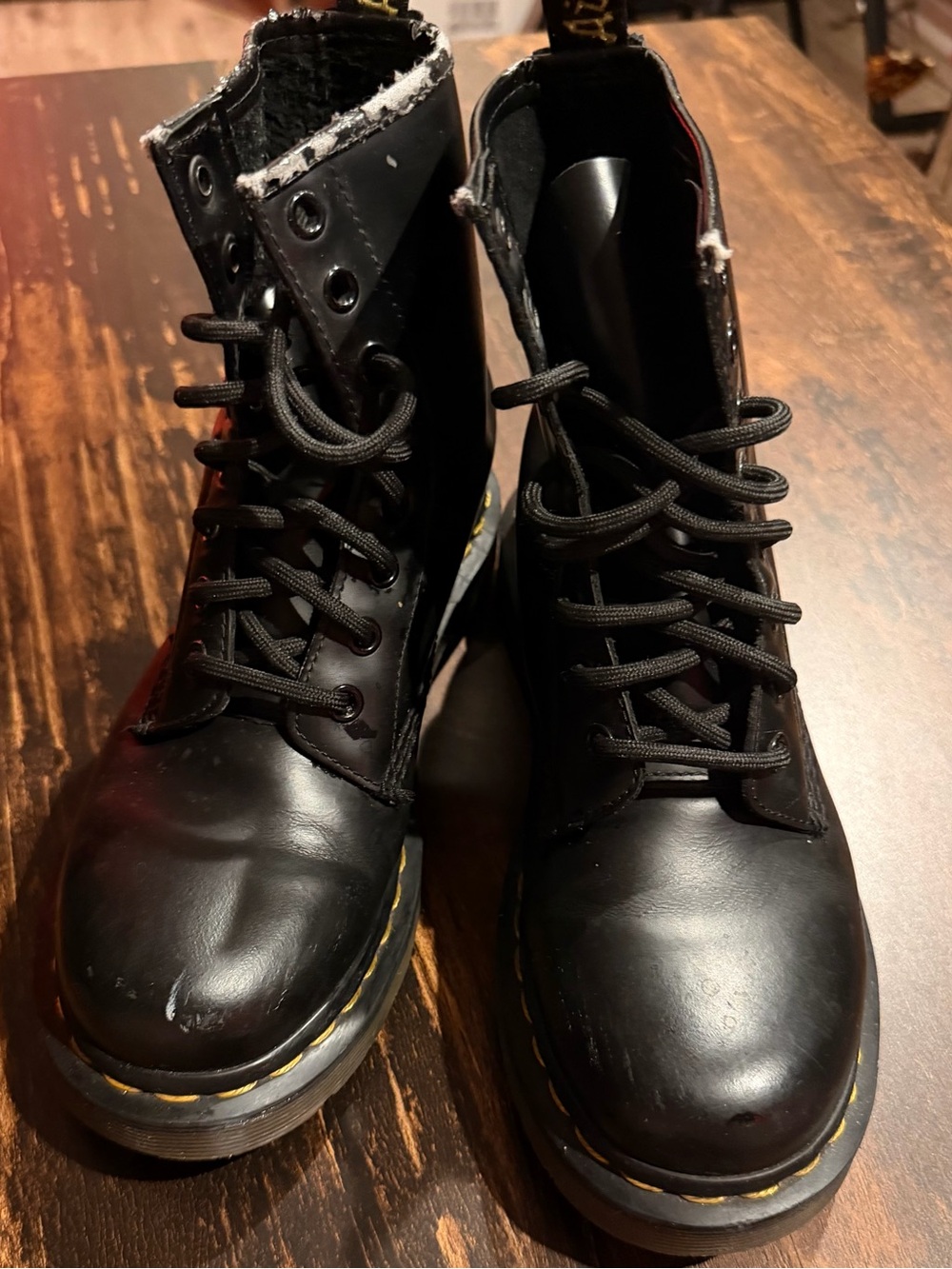 1460 SMOOTH LEATHER LACE UP BOOTS Dr. Martens